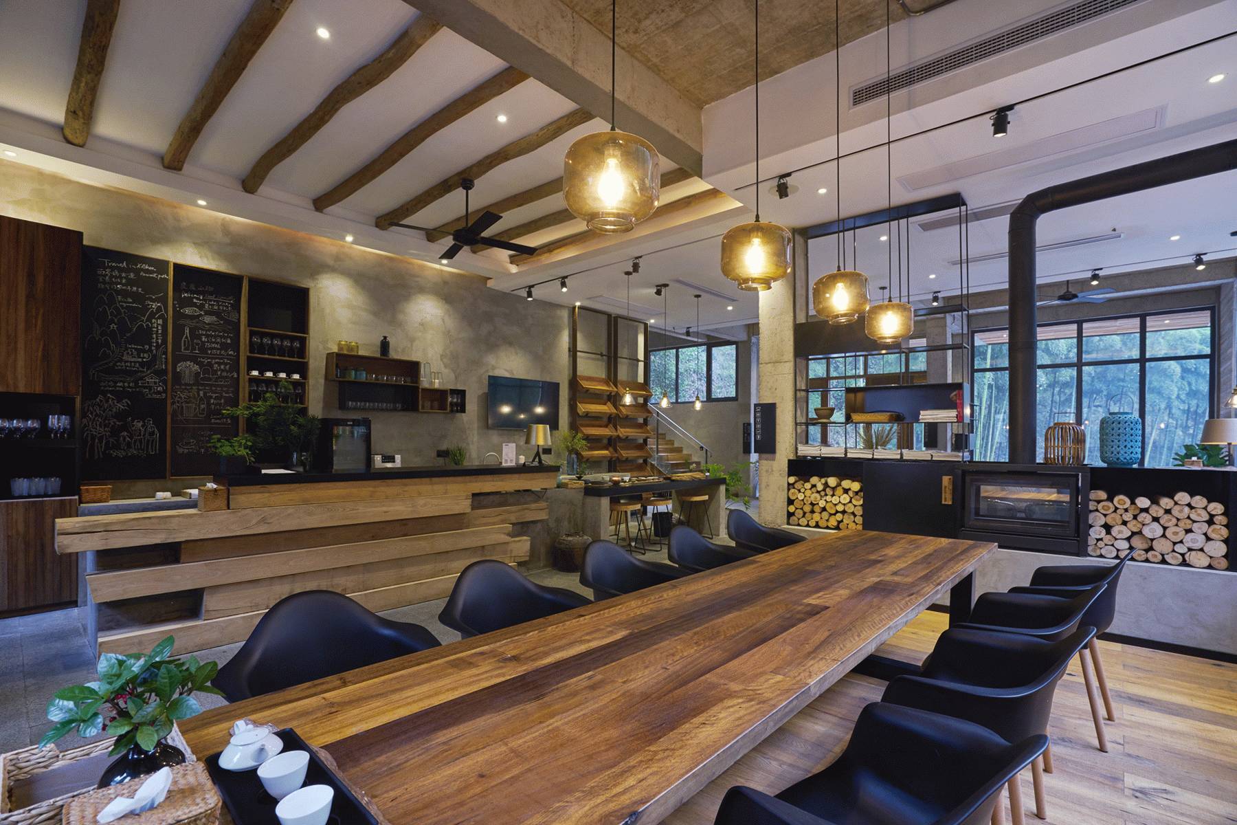 工業(yè)風(fēng)民宿飲品店裝修案例(圖4) 工業(yè)風(fēng)民宿飲品店裝修案例(圖4)