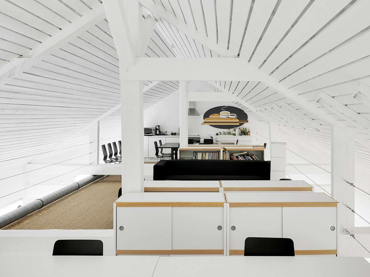 1600平方“斜坡頂面”辦公樓裝修設(shè)計(jì)項(xiàng)目(圖2) 國外辦公 (3) 副本.jpg