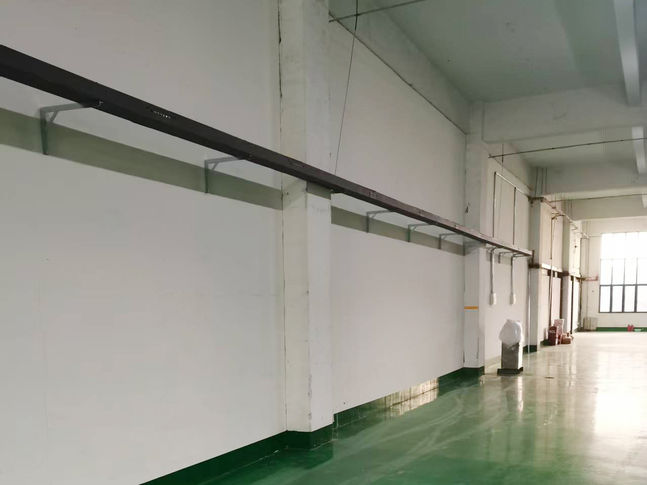 合肥徽匠機(jī)械車(chē)間廠房翻新改造項(xiàng)目案例(圖1) 橋架.jpg