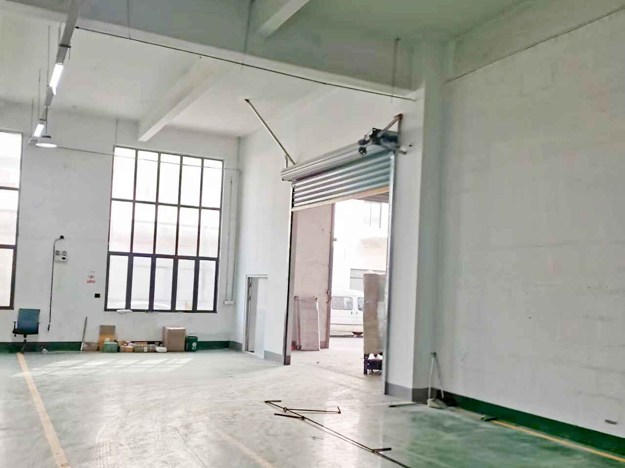 合肥徽匠機(jī)械車(chē)間廠房翻新改造項(xiàng)目案例(圖3) 卷簾門(mén)安裝PS.jpg